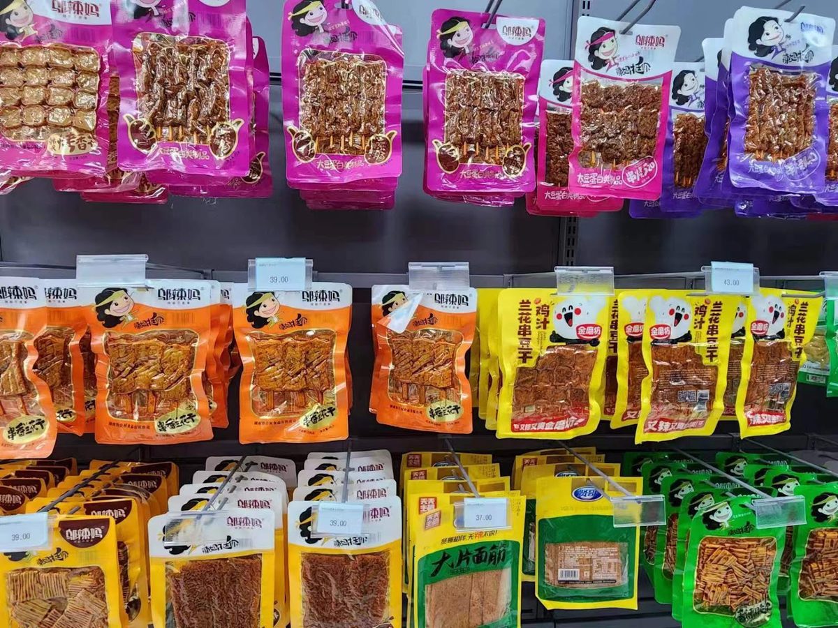 熊猫超市芭提雅店中国零食货架