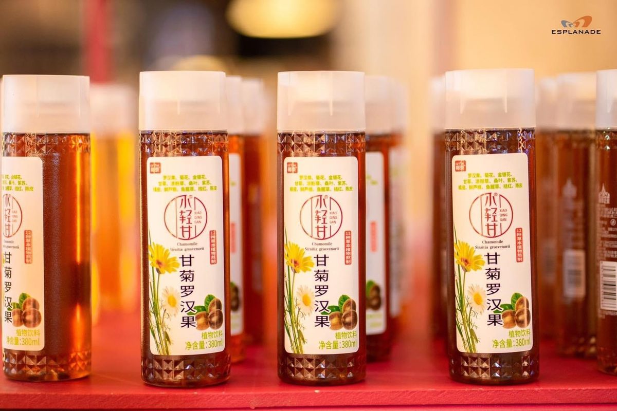 熊猫超市店内国产茶饮冷藏区